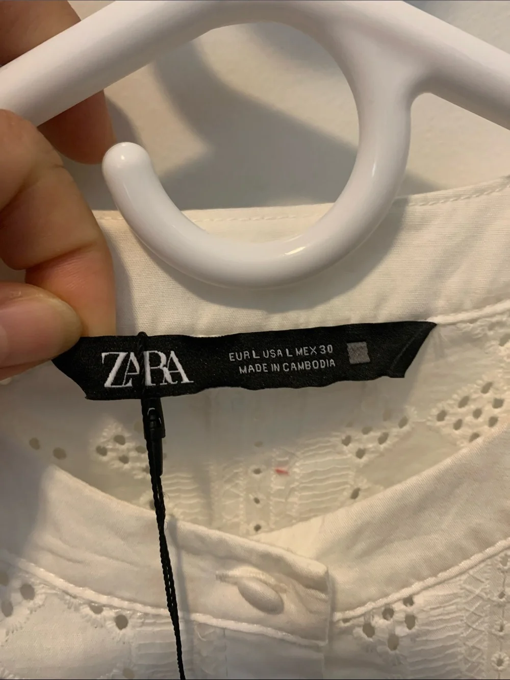 Zara eyelet top, white
Size L
New with tag - Picture 4 of 5
